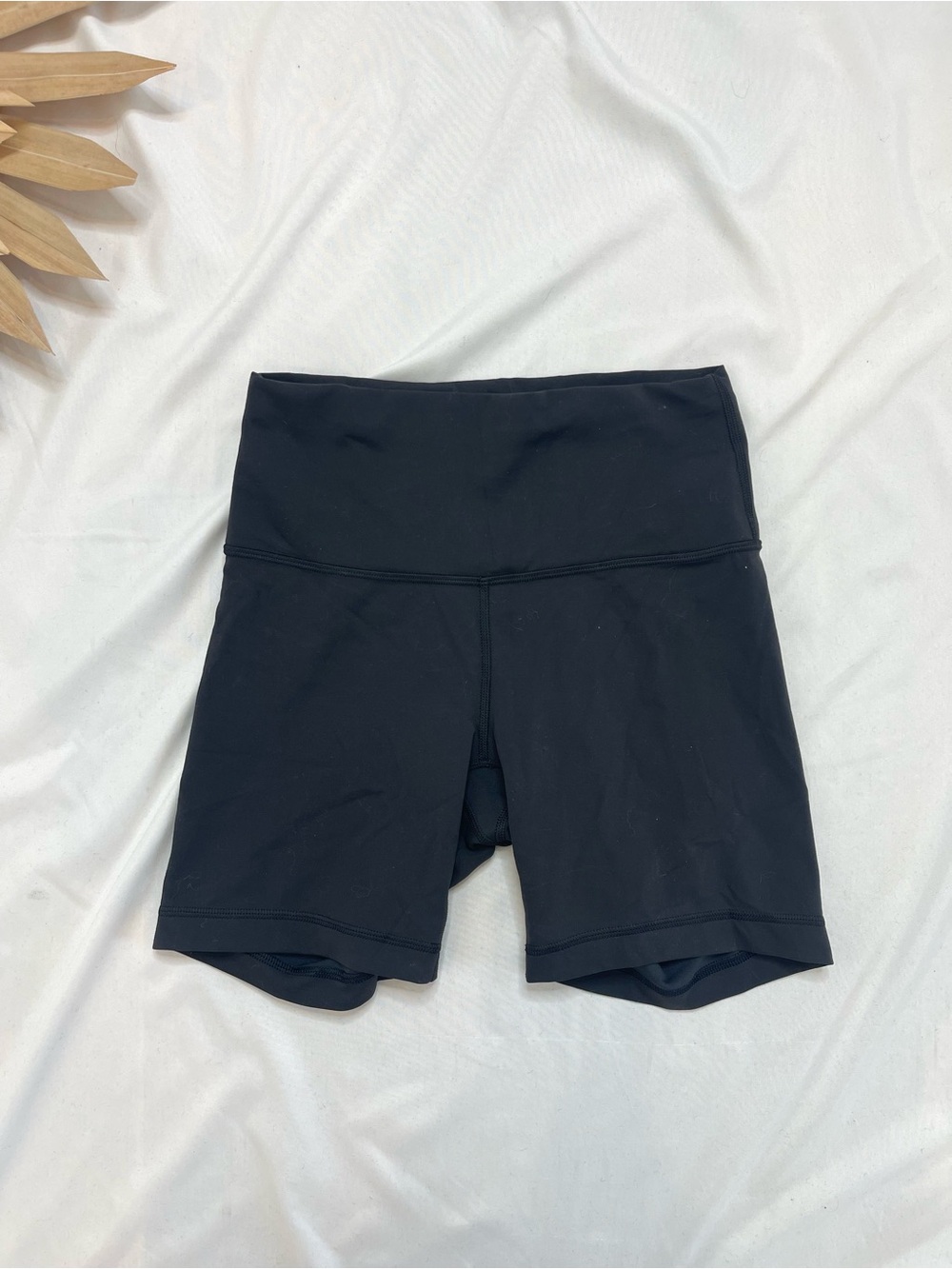 Lululemon Athletica Wunder Train Black High Rise 6” Biker Workout Shorts Size 6